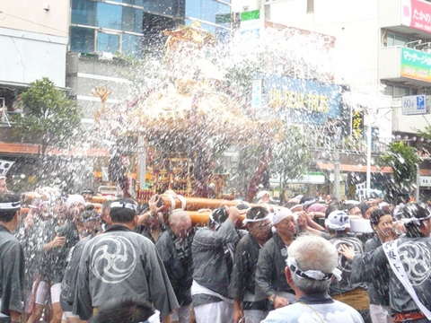 富岡八幡宮 水かけ祭り 日日是好日 にちにちこれこうじつ 縁起堂本舗 ﾒﾝﾊﾞｰｽﾞﾌﾞﾛｸﾞ 幸運をあなたに 携帯ｽﾄﾗｯﾌﾟ ｷｰﾎﾙﾀﾞｰの通信販売